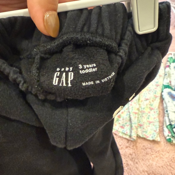 Gap 3T Pant Bundle - Picture 6 of 10